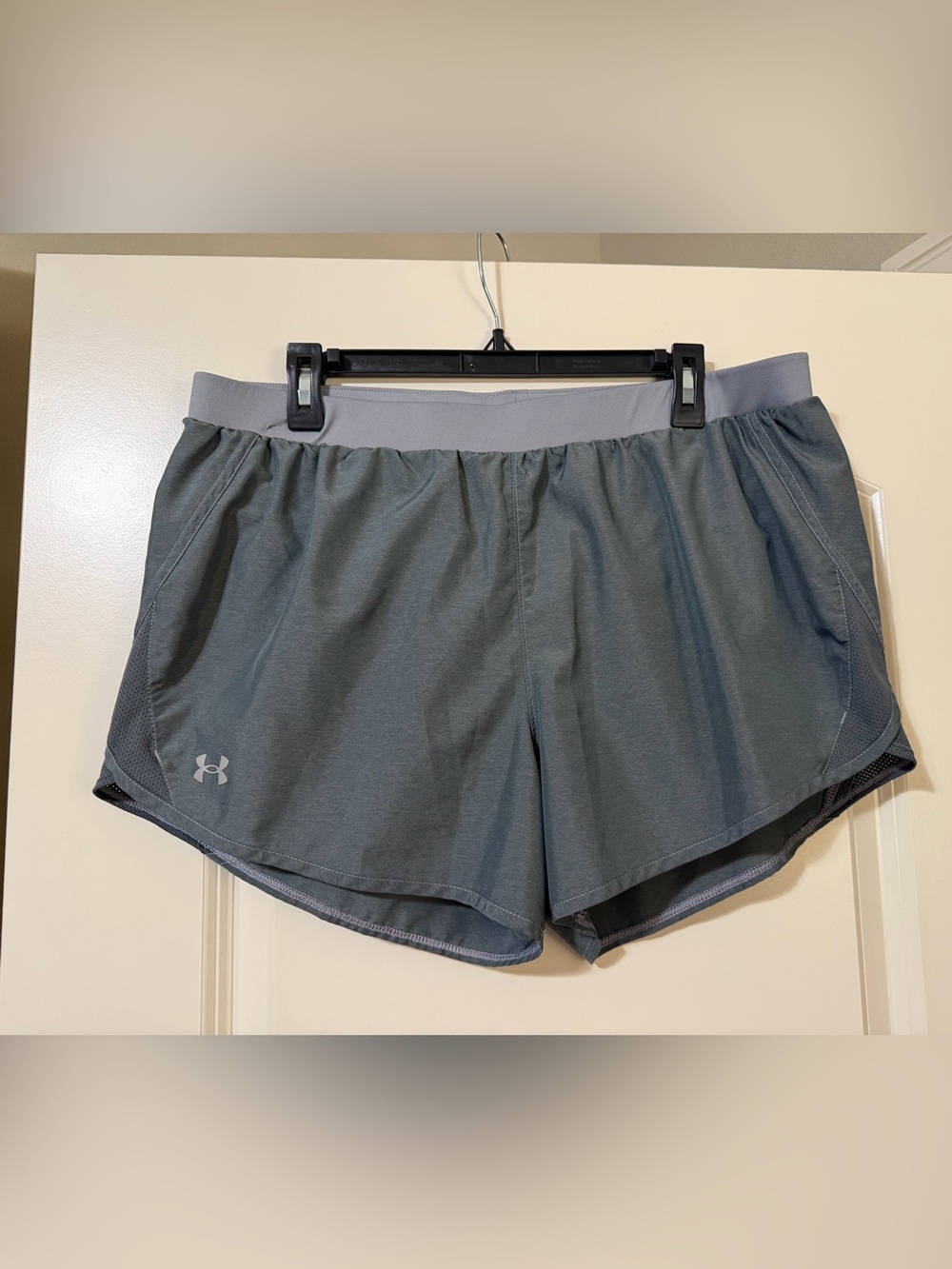 Like New Ladies Under Armour Athletic Shorts in Gray with Light Gray Waistband